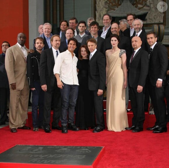 Jerry Bruckheimer entouré de sa femme et de ses amis stars, sur Hollywood Boulevard, le 18/05/2010