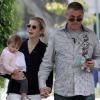 Kelly Rutherford avec sa fille et son nouveau compagnon à West Hollywood, le 18 mai 2010