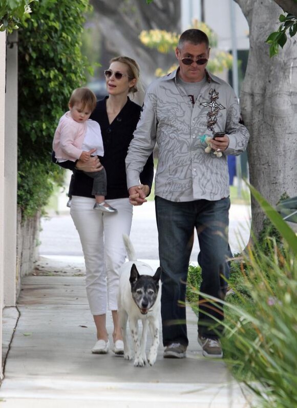 Kelly Rutherford avec sa fille et son nouveau compagnon à West Hollywood, le 18 mai 2010