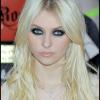 Taylor Momsen s'est rendue dans le John Lennon Educational Tour Bus pour promouvoir ce projet.