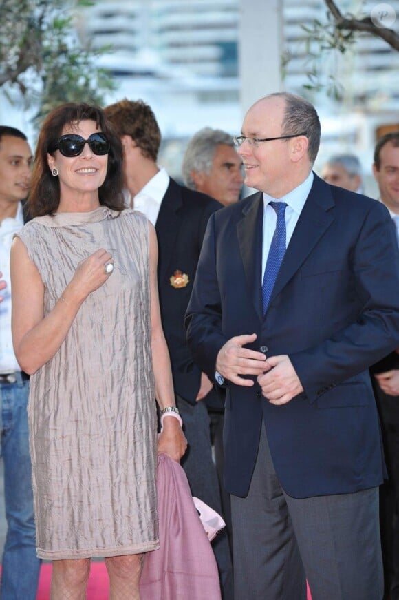 Albert Grimaldi et sa soeur Caroline de Monaco au vernissage de l'exposition The Style Master, organisée par Jean-Thierry Besins, le 19/05/2010.