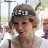 Taylor Swift fait du shopping en compagnie d'une amie, dans les rues de Beverly Hills, mercredi 19 mai.