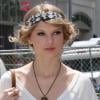 Taylor Swift fait du shopping en compagnie d'une amie, dans les rues de Beverly Hills, mercredi 19 mai.