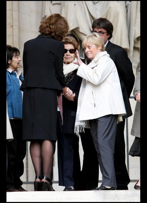 La famille du défunt aux obsèques de Robert Laffont, le 26 mai 2010.
