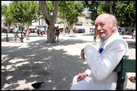 Eddie Barclay sur la célèbre places des Lices, à Saint-Tropez, en 2003 !