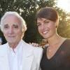 Charles Aznavour et Alessandra Sublet lors de la soirée de solidarité Chico & les Gypsies au patio de Camargue afin de récolter des fonds pour la cause du don d'organes et celle de l'association Rêves le 28 mai 2010