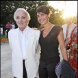 Charles Aznavour et Alessandra Sublet lors de la soirée de solidarité Chico &amp; les Gypsies au patio de Camargue afin de récolter des fonds pour la cause du don d'organes et celle de l'association Rêves le 28 mai 2010