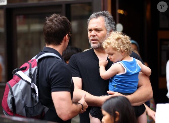 Hugh Jackman et sa fille Ava passent leur après-midi avec Vincent D'Onofrio ainsi que ses fils Elias et Luka le 27 mai 2010