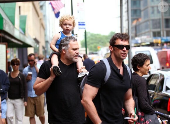 Hugh Jackman et sa fille Ava passent leur après-midi avec Vincent D'Onofrio ainsi que ses fils Elias et Luka le 27 mai 2010
