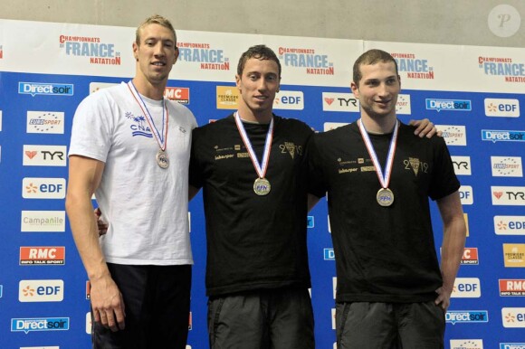 Alain Bernard avec Frédérick Bousquet et William Meynard qui seront bientôt sanctionnés par la Fédération française de  natation pour avoir fait la fête pendant un stage de l'équipe de France  en avril 2010.