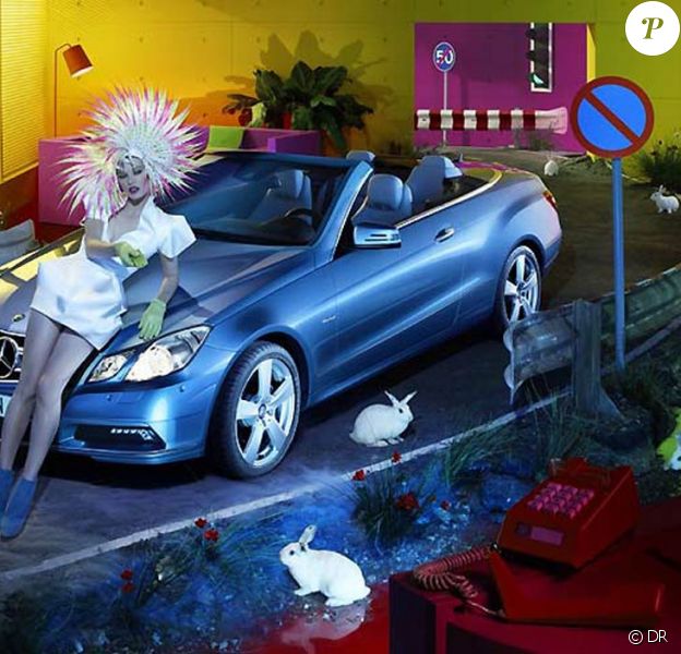 Milla Jovovich pour la nouvelle Mercedes-Benz Classe E Cabriolet.