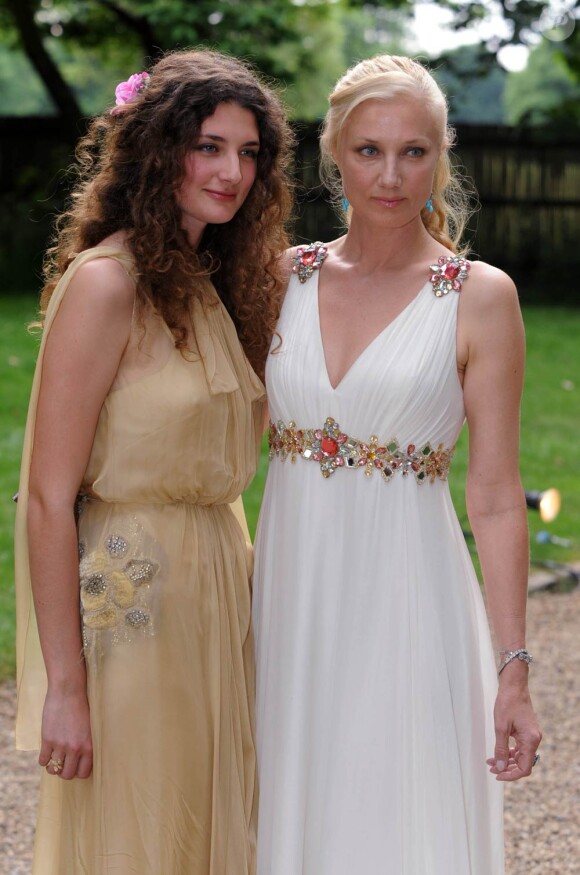 Joely Richardson et sa fille Daisy lors du 5e gala de charité annuel organisé par la Raisa Gorbatchev Foundation, qui s'est tenu au Stud House d'Hampton Court Palace, au sud de Londres, le 5 juin 2010.