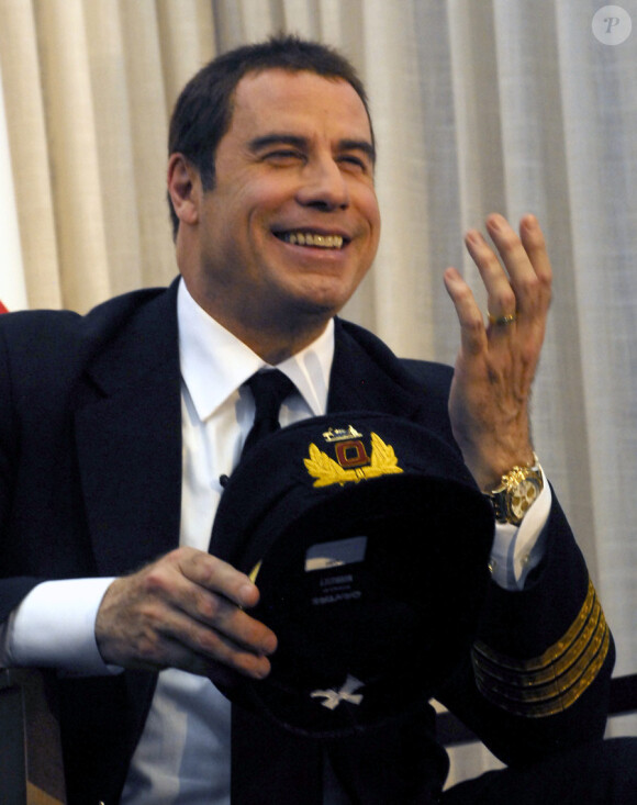 John Travolta, ambassadeur de la compagnie de Qantas Airlines, est arrivé à Johannesburg en Afrique du Sud le 10 juin 2010, veille du lancement de la Coupe du monde de football