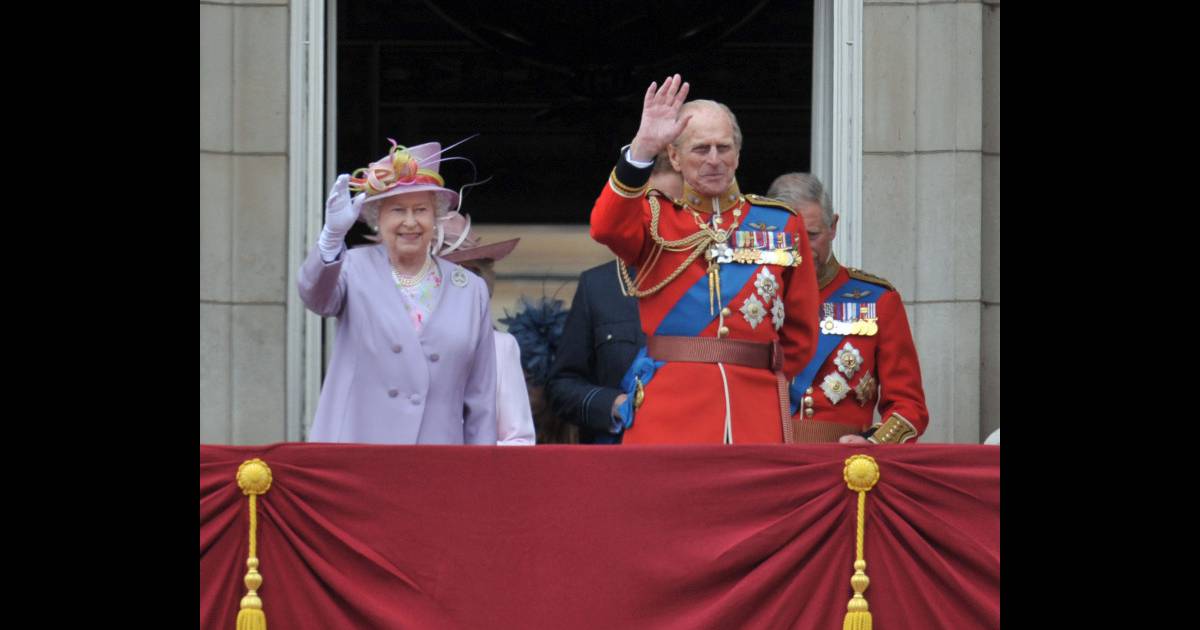La reine Elizabeth II et son époux le prince Philip à la parade Trooping the Colour, le 12 juin ...