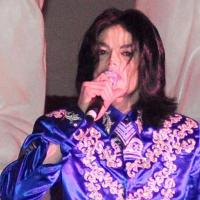 Michael Jackson : Le Docteur Murray peut toujours exercer et son père... accuse la mère de MJ d'être responsable de sa mort !