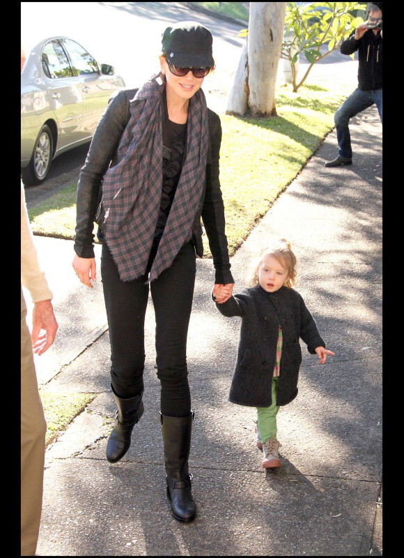 Nicole Kidman rend visite à ses parents en Australie le 16 juin 2010  avec sa fille Sunday Rose