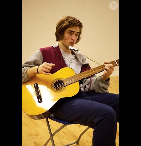 Robert Pattinson dans How to be en 2009.