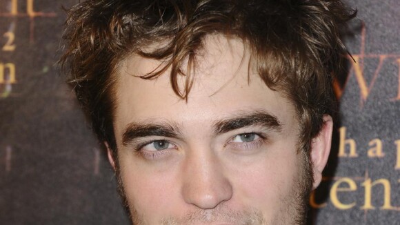 Robert Pattinson : Découvrez qui se cache derrière le vampire sexy de Twilight... qui réalise des records !