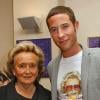 Bernadette Chirac et le créateur du T-shirt à son effigie Marc Delattre, à paris, le 16 juin 2010