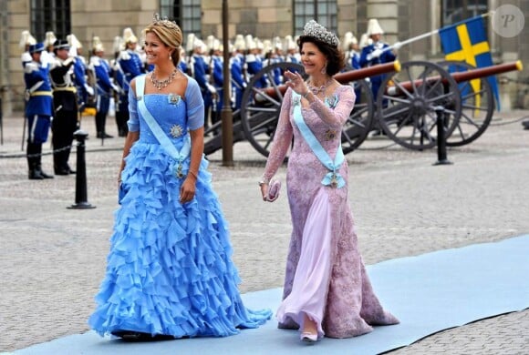 Samedi 19 juin 2010 : Le mariage de la princesse Victoria de Suède et de Daniel Westling, apothéose de leur conte de fées, a été béni par un incroyable cortège de royaux. La princesse Madeleine et la reine Silvia de Suède.