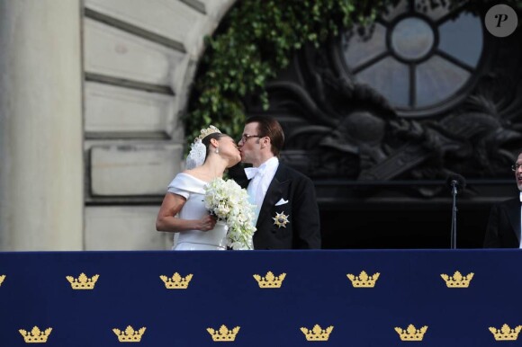 Samedi 19 juin 2010 : Le mariage de la princesse Victoria de Suède et de Daniel Westling, apothéose de leur conte de fées, a été béni par un incroyable cortège de royaux. Au balcon du palais royal.