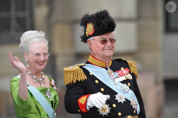 Samedi 19 juin 2010 : Le mariage de la princesse Victoria de Suède et de Daniel Westling, apothéose de leur conte de fées, a été béni par un incroyable cortège de royaux. La reine Margrethe de Danemark et le prince consort Henrik.