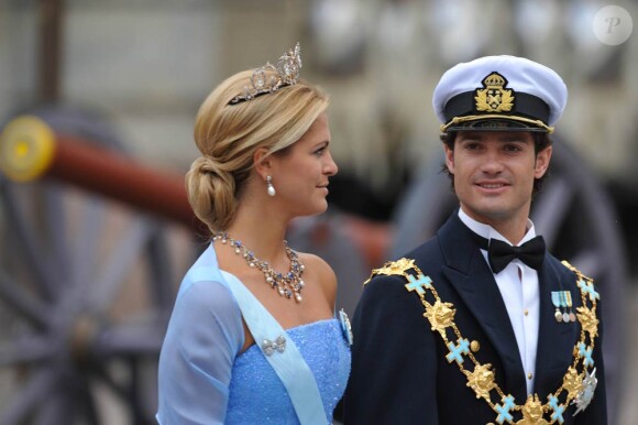 Samedi 19 juin 2010 : Le mariage de la princesse Victoria de Suède et de Daniel Westling, apothéose de leur conte de fées, a été béni par un incroyable cortège de royaux. Madeleine et Carl Philip de Suède.