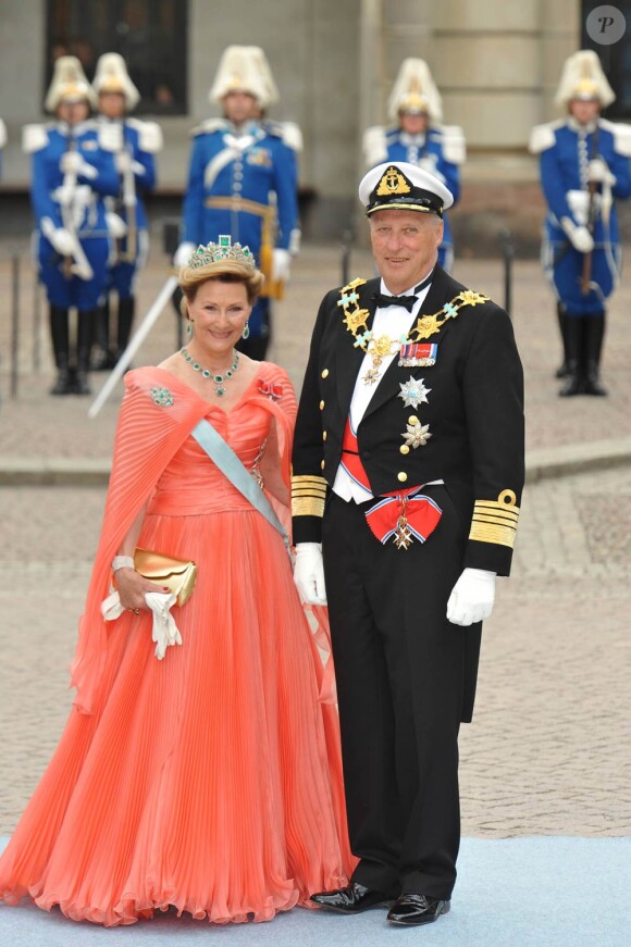 Samedi 19 juin 2010 : Le mariage de la princesse Victoria de Suède et de Daniel Westling, apothéose de leur conte de fées, a été béni par un incroyable cortège de royaux. Le roi Harald et kla reine Sonja de Norvège.
