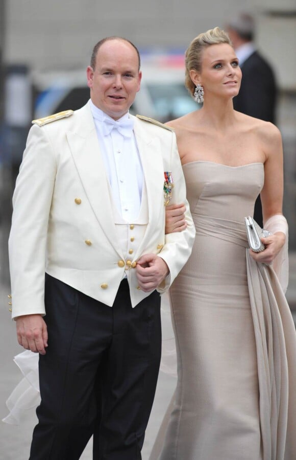 Samedi 19 juin 2010 : Le mariage de la princesse Victoria de Suède et de Daniel Westling, apothéose de leur conte de fées, a été béni par un incroyable cortège de royaux. Albert de Monaco et Charlene Wittstock.