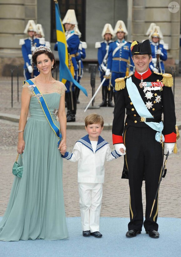 Samedi 19 juin 2010 : Le mariage de la princesse Victoria de Suède et de Daniel Westling, apothéose de leur conte de fées, a été béni par un incroyable cortège de royaux. Mary et Frederik de Danemark, avec leur fils Christian.