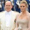 Samedi 19 juin 2010 : Le mariage de la princesse Victoria de Suède et de Daniel Westling, apothéose de leur conte de fées, a été béni par un incroyable cortège de royaux. Albert II de Monaco et Charlene.