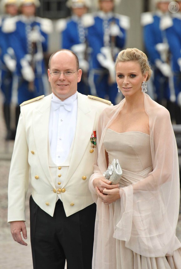 Samedi 19 juin 2010 : Le mariage de la princesse Victoria de Suède et de Daniel Westling, apothéose de leur conte de fées, a été béni par un incroyable cortège de royaux. Albert II de Monaco et Charlene.