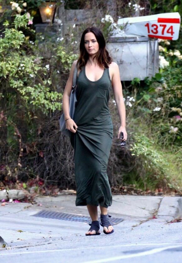 La ravissante Emily Blunt, à la sortie de la maison d'Amy Adams, à Beverly Hills, le 22 juin 2010.