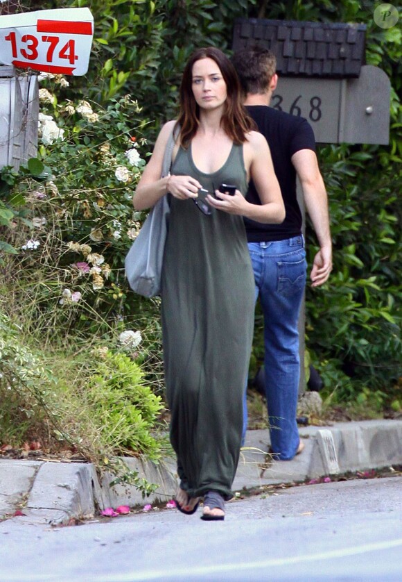 La ravissante Emily Blunt, à la sortie de la maison d'Amy Adams, à Beverly Hills, le 22 juin 2010.
