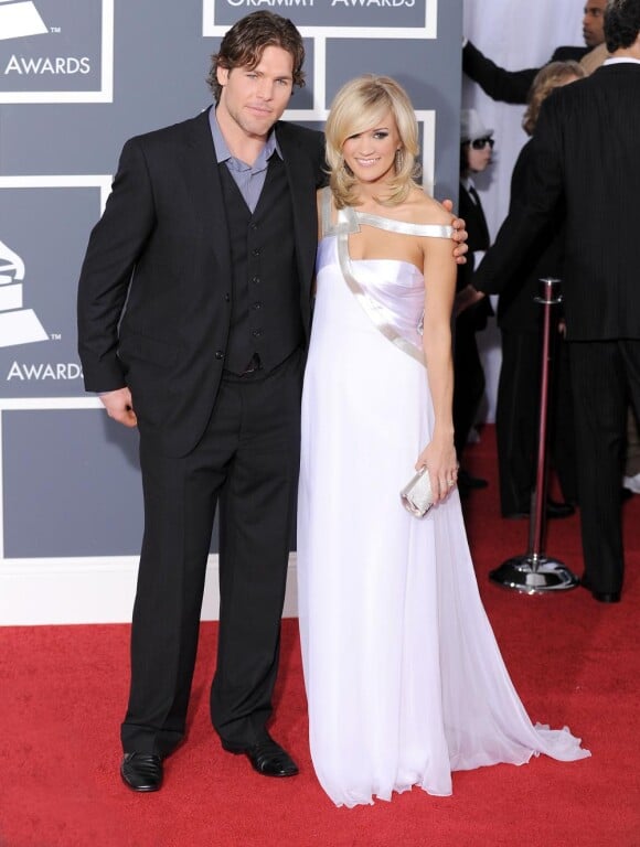 Carrie Underwood et son fiancé Mike Fisher se marieront le 10 juillet prochain.