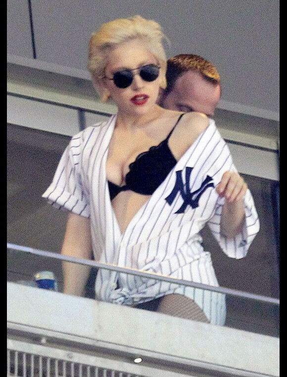Lady Gaga lors d'un match à New York des Yankees contre les Mets le 18 juin 2010