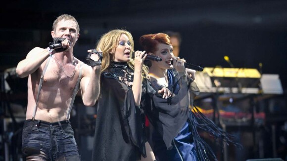Regardez Kylie Minogue faire le bonheur de ses amis Jean-Paul Gaultier et les Scissor Sisters !