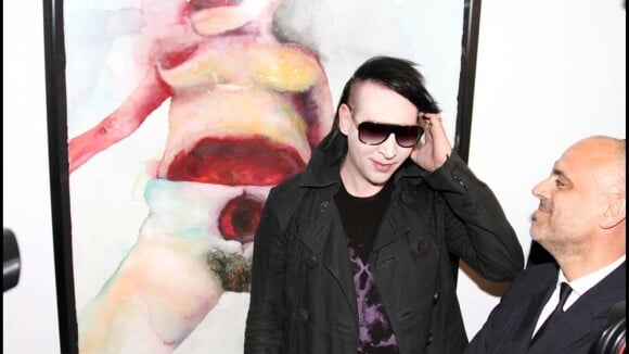 Marilyn Manson : Le rockeur inaugure ses nouvelles aquarelles... C'est ravissant !