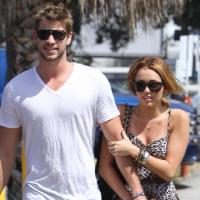 Miley Cyrus : avec Liam Hemsworth, c'est du solide... Elle lui donne même la becquée !