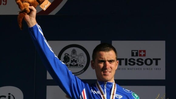 Julien Absalon : le double-médaillé d'or olympique de cyclisme... est papa !