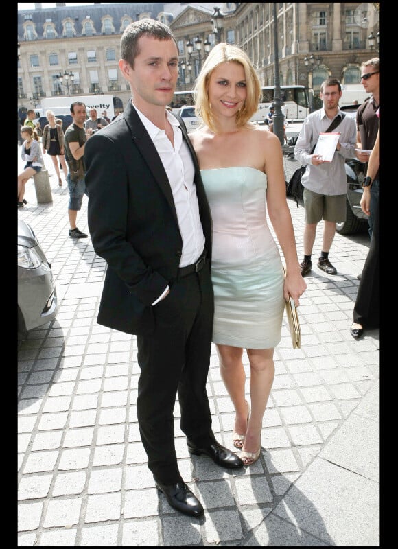 Claire Danes et Hugh Dancy se rendant au défilé Giorgio Armani à Paris, le 6 juillet 2010