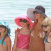 Shauna Sand en famille sur la plage de Miami, le 13 juillet 2010