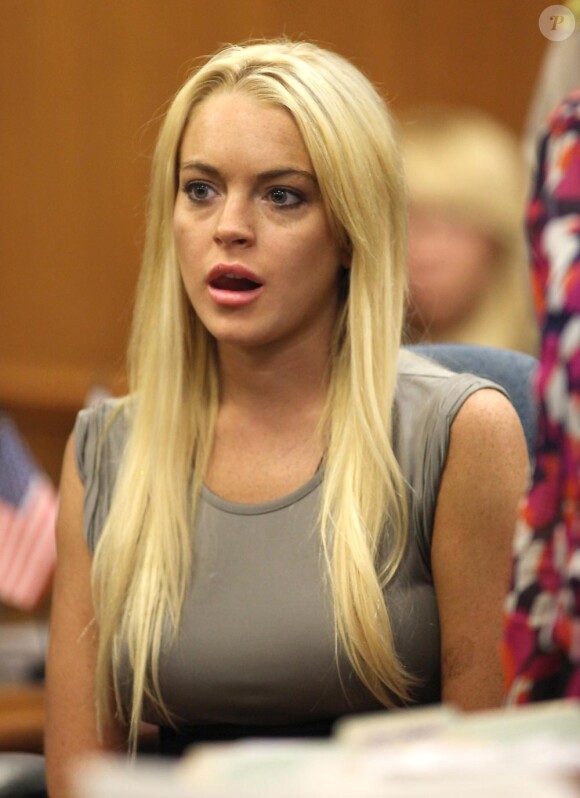 Lindsay Lohan écoute la confirmation de sa sentence de 90 jours de prison au tribunal aujourd'hui