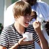 A bord de sa Lamborghini (offerte par P. Diddy pour ses 16 ans), Justin Bieber déambule dans les rues de Los Angeles avec son ami, le rappeur Sean Kingston.