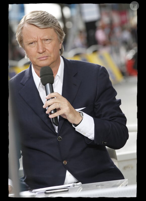 Lionel Chamoulaud commente l'arrivée du Tour de France sur les Champs-Elysées (25 juillet 2010)