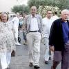 Jacques Chirac se promène avec ses amis François et Maryvonne Pinault à Saint-Tropez le 2 août 2010
