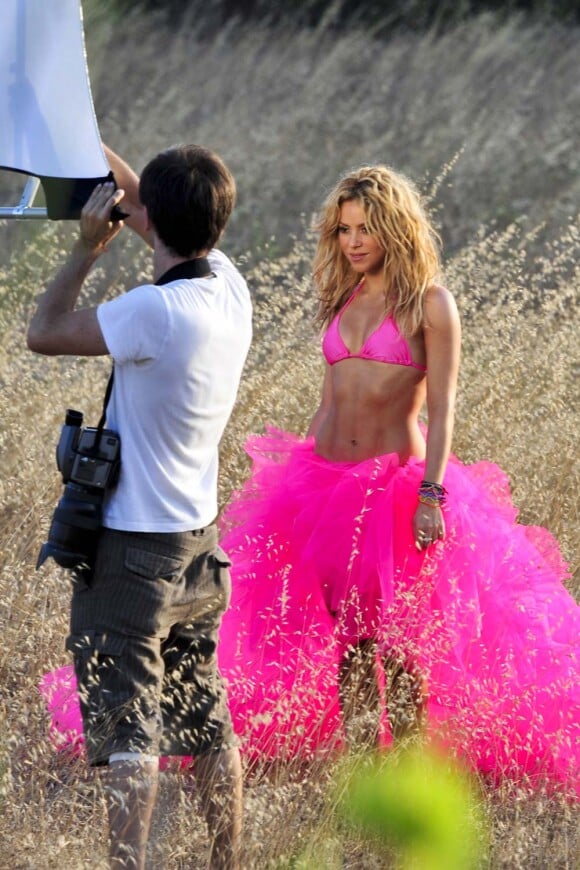 Shakira en shooting photo à Ibiza, le 22 juillet 2010