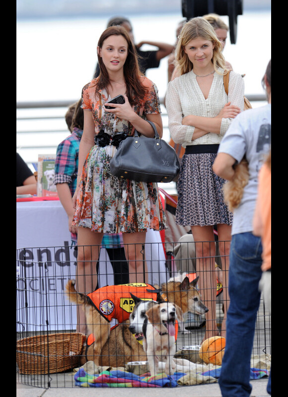 Leighton Meester et Clémence Poésy sur le tournage de Gossip Girl à New York, le 9 août 2010