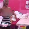 Amélie montre ses seins !