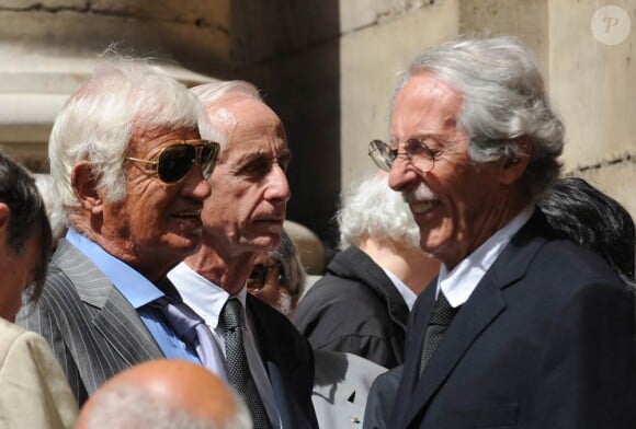 Jean-Paul Belmondo et Jean Rochefort aux obsèques de Bruno Cremer, en l'église Saint-Thomas d'Aquin, dans le VIIe arrondissement de Paris, le 13 août 2010.